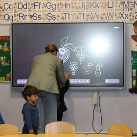 Màn hình tương tác đã thay đổi các trường mầm ở của Moldova như thế nào